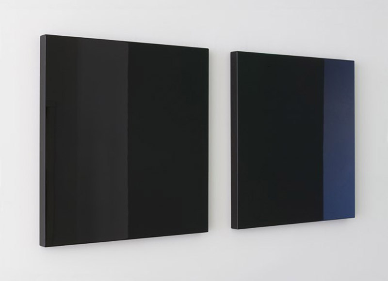Robert Irwin, Untitled, 2018, Honeycomb aluminum, polyester primer, Irwin black, 68,6 x 68,6 cm (each panel), © Robert Iriwn / VG Bild-Kunst-Bonn 2018, Courtesy Sprüth Magers. Photo: Philipp Scholz Rittermann
