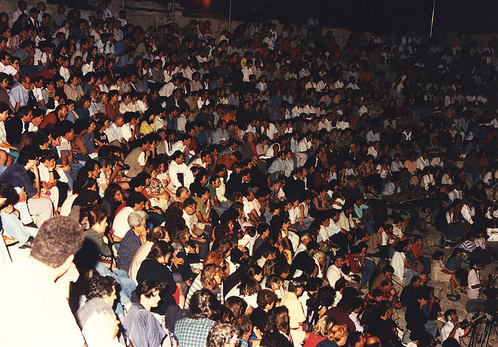 Christodoulos Panayiotou, The Public, 2011, C-print, 30,9 × 45,9 × 3 cm, Courtesy Christodoulos Panayiotou-Limassol/Paris, and Rodeo Gallery-London/Piraeus