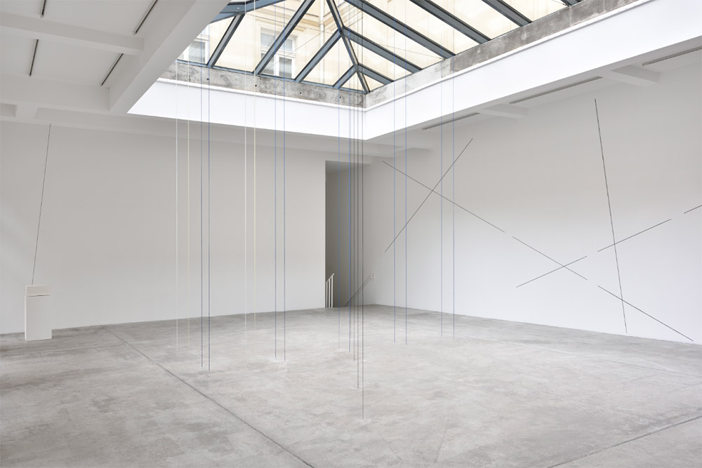 Exhibition view: Fred Sandback-Le Fil d’Occam, Galerie Marian Goodman-Paris, 2018