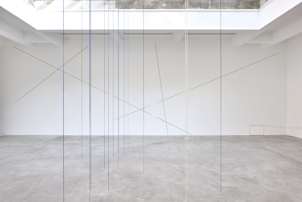 Exhibition view: Fred Sandback-Le Fil d’Occam, Galerie Marian Goodman-Paris, 2018