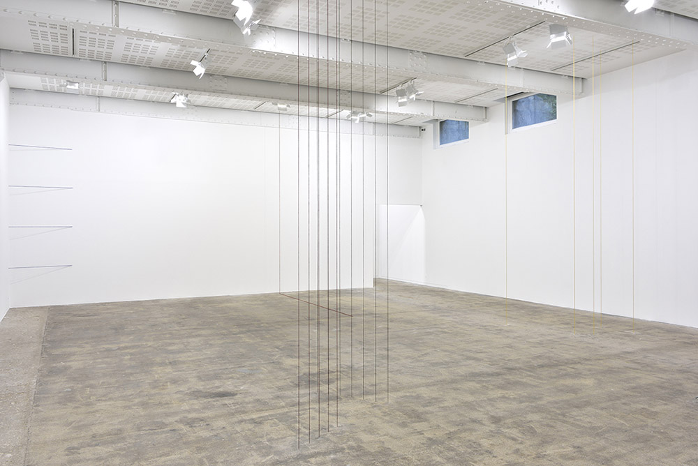 Exhibition view: Fred Sandback-Le Fil d’Occam, Galerie Marian Goodman-Paris, 2018