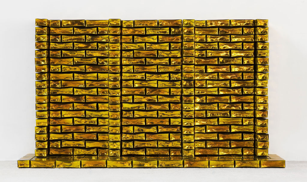 Jean-Michel Othoniel, L’Autel ou le Parloir, 2019, Yellow glass bricks, 127 x 212 x 30 cm, © Jean-Michel Othoniel / ADAGP-Paris 2019, Courtesy the artist and Perrotin Gallery