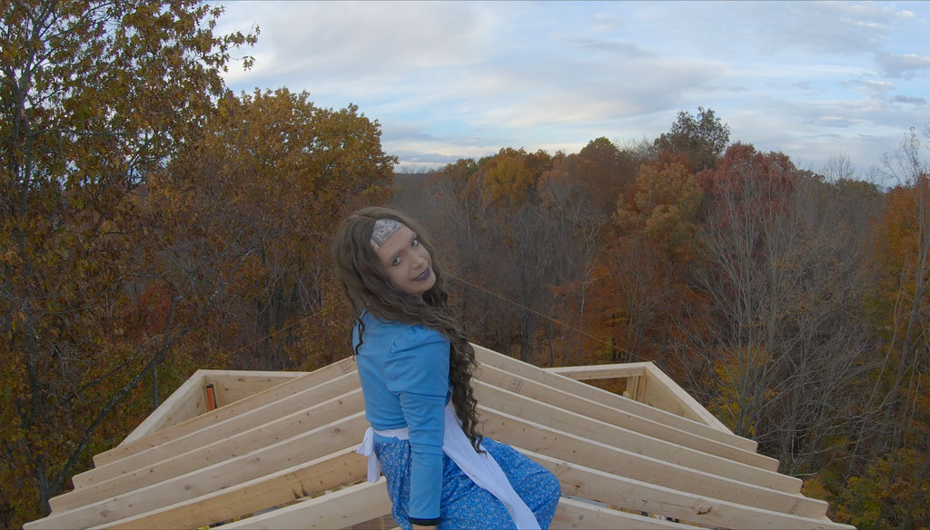 Lizzie Fitch and Ryan Trecartin, Plot Front (Production Still), 2019, © Lizzie Fitch and Ryan Trecartin, Courtesy the artists, Photo: Fitch Trecartin Studio