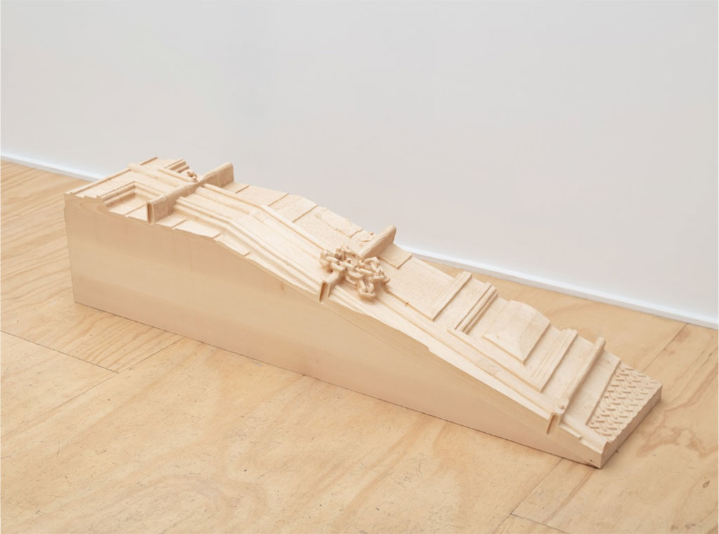 Magali Reus, Visitor (39 Gt JnsST)2019, Carved hemlock, 42 x 42 x 180 cm, © Magali Reus, Courtesy the artist and Galerie Eva Presenhuber