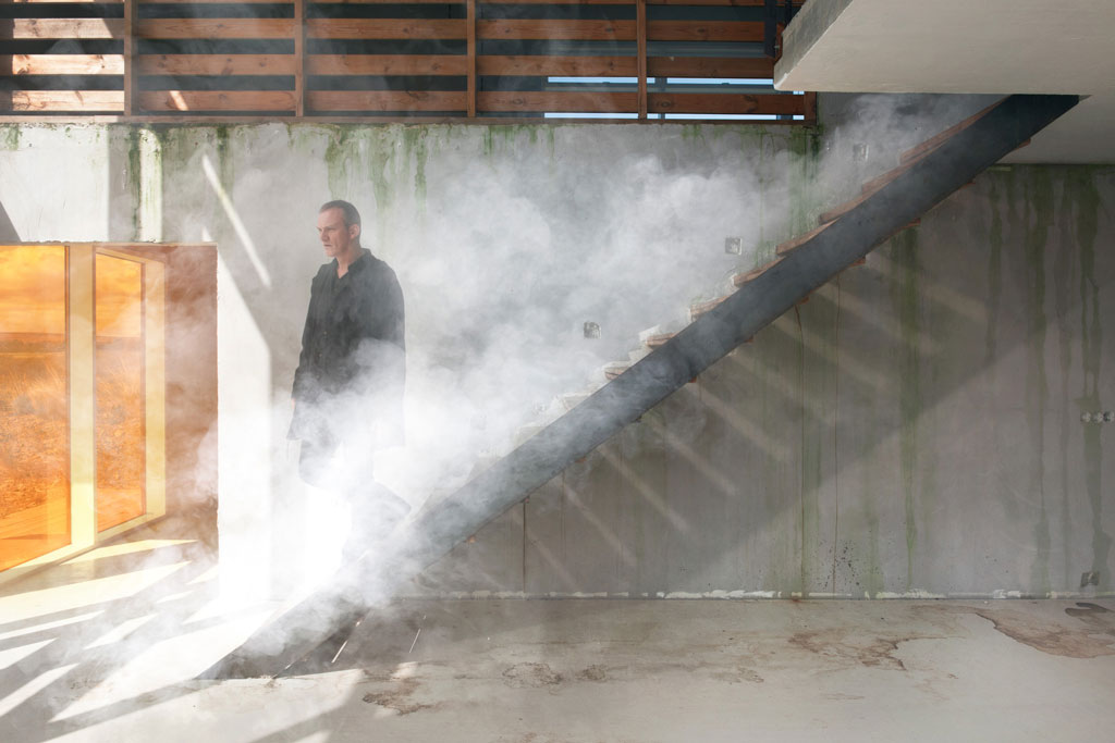 Isaac Julien, Icarus descending (Playtime), 2013, © Isaac Julien, Photo Courtesy the artist, Victoria Miro Gallery-London and Metro Pictures-New York