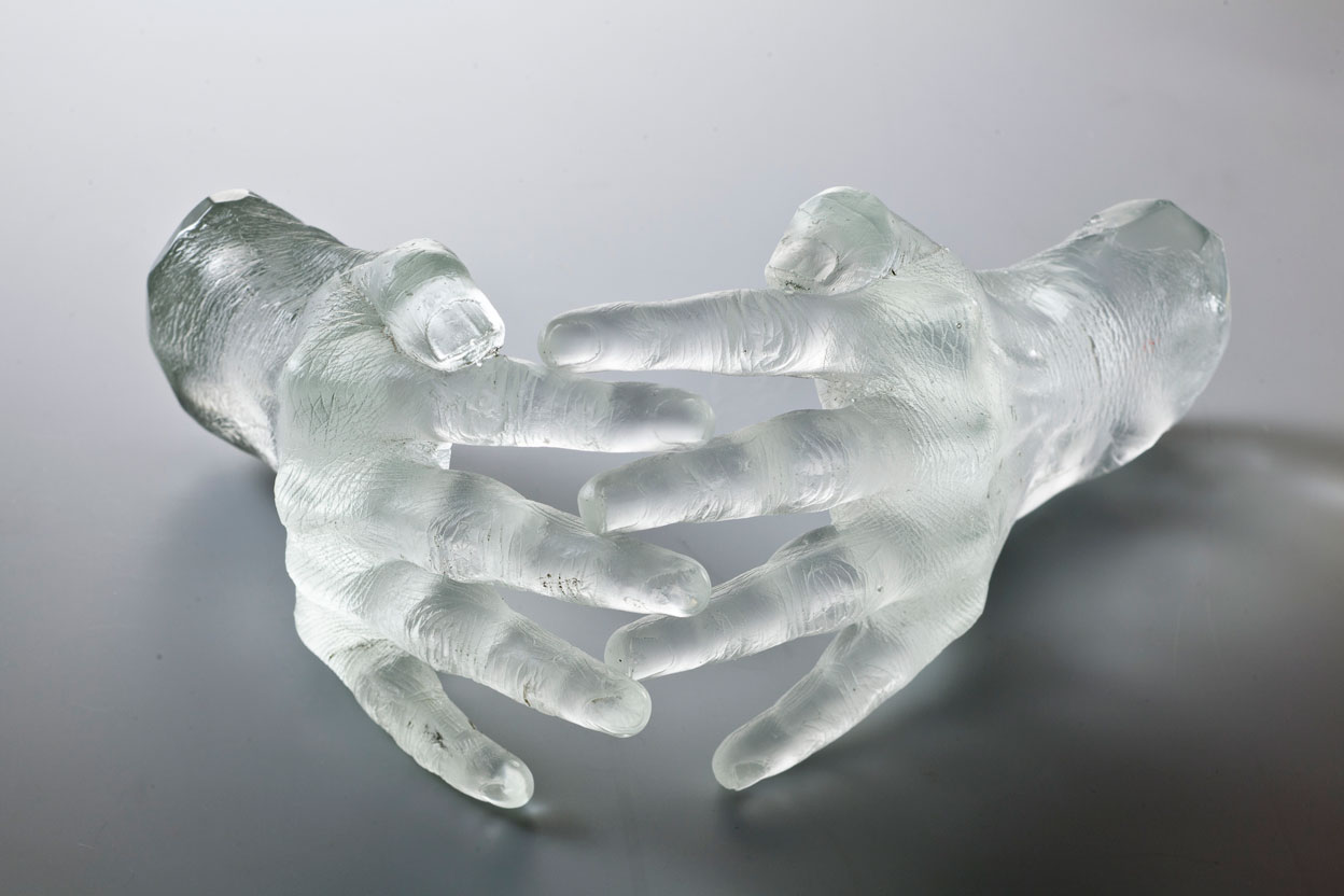 Jaume Plensa, Laura’s Hands, 2011, Photo: Francesco Allegretto, Courtesy the artist and Berengo Studio