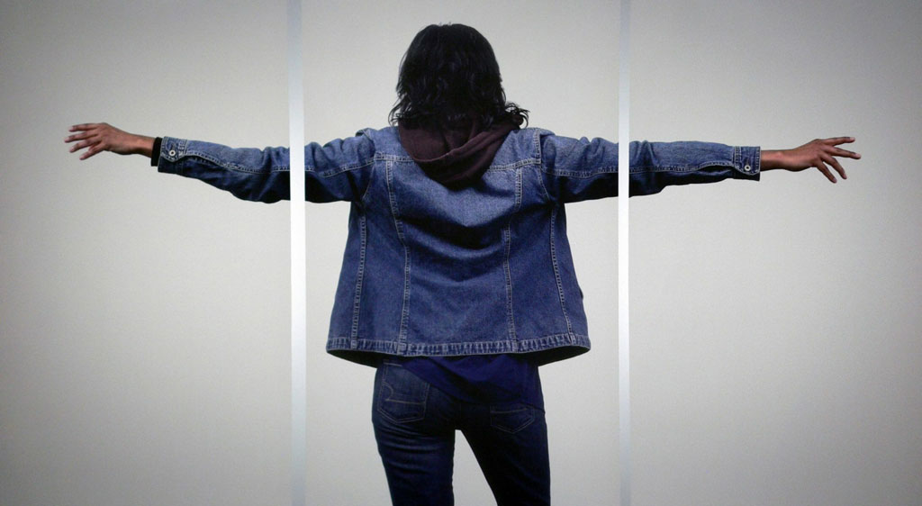 Rebecca Belmore , sister, 2010, Colour inkjet on transparencies and fluorescent light, 345,1 x 194,8 x 20,3 cm (overall), Courtesy of the artist, © Rebecca Belmore Photo: Tony Hafkenscheid/Art Museum at the University of Toronto