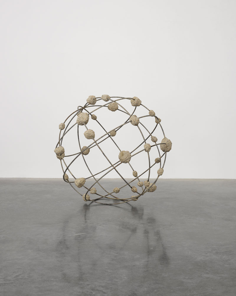 Mona Hatoum, Orbital I, 2018, Rebar and concrete, 140 cm x 140 cm x 140 cm, © Mona Hatoum, Photo: White Cube (Ollie Hammick), courtesy: the artist & White Cube