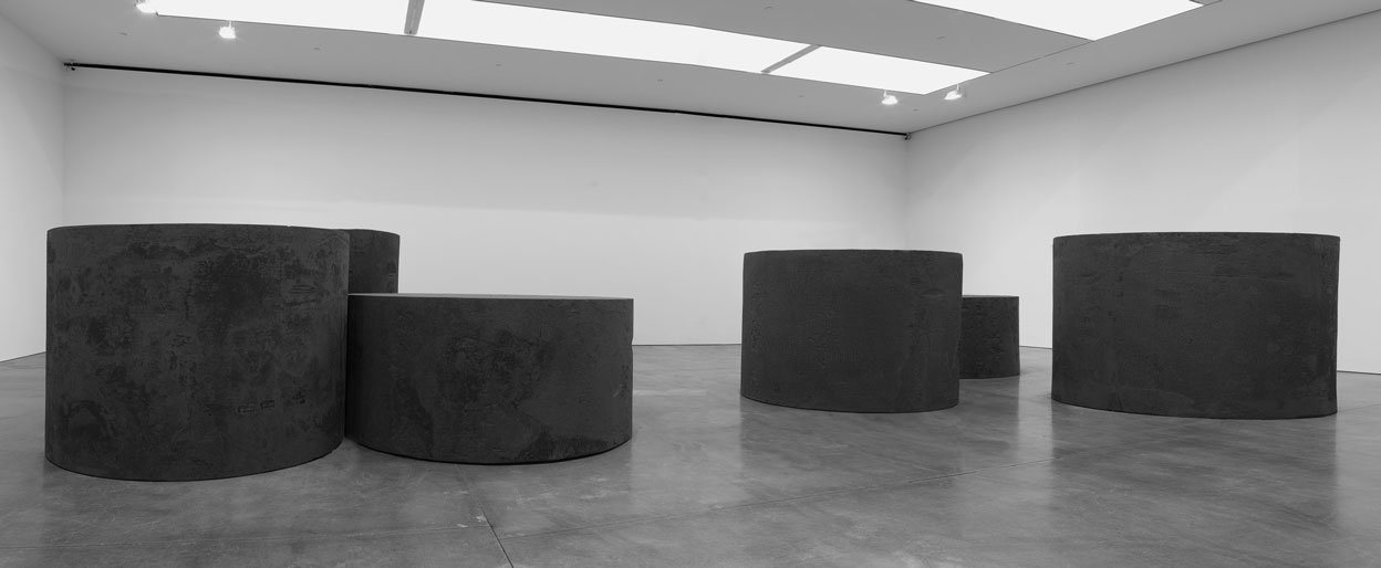 Richard Serra, Combined and Separated, 2019 Forged steel, six rounds, in two groups, two, each: 198 × 202.6 cm diameter), two, each: 182.9 × 210.8 cm diameter), two, each: 121.9 × 259.1 cm diameter, © 2019 Richard Serra/Artists Rights Society (ARS), New York, Courtesy the artist and Gagosian