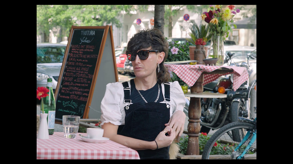 Manuel Solano, CAPPUCCINO (Video still) 2019, Video, Duration: 3:46 min, loop, without sound, Edition of 3 + 1 AP, © Manuel Solano, Courtesy the artist and Peres Projects-Berlin