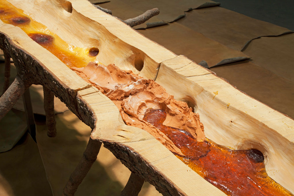 Giuseppe Penone Matrice di linfa (Detail), 2008, Fir wood, vegetal resin, terracotta, leather, metal, 131 x 4500 x 212 cm, Photo: © Beatrice Hatala, Courtesy Archivio Penone and Marian Goodman Gallery-New York/Paris/London
