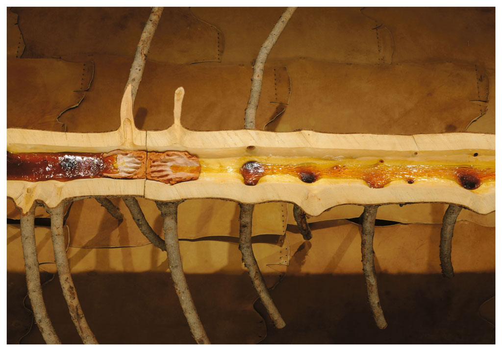 Giuseppe Penone Matrice di linfa (Detail), 2008, Fir wood, vegetal resin, terracotta, leather, metal, 131 x 4500 x 212 cm, Photo: © Beatrice Hatala, Courtesy Archivio Penone and Marian Goodman Gallery-New York/Paris/London
