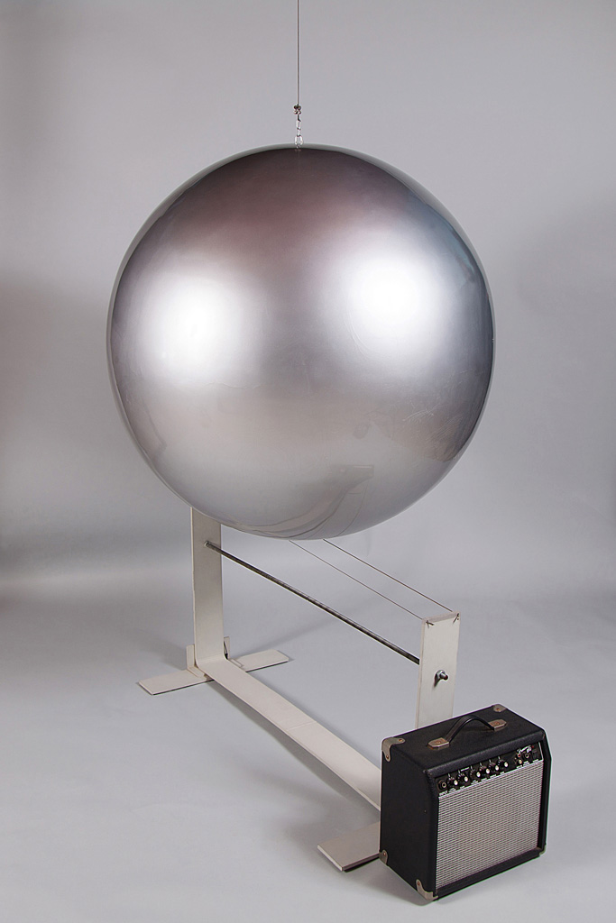 Takis, Musical Sphere 1985, Aluminium, polyester, cords, 160 × 100 × 114cm, Takis Foundation, © ADAGP, Paris and DACS, London 2019, Photo: Hlias Nak