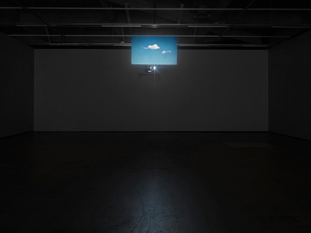 Tacita Dean, A Cloud makes itself, 2019. Super 16 mm color film, mute, magnifying glass, 11 min, Courtesy the artist, Marian Goodman Gallery, New York/Paris and Frith Street Gallery, London, EMMA – Espoo Museum of Modern Art, Photo: Ari Karttunen/EMMA