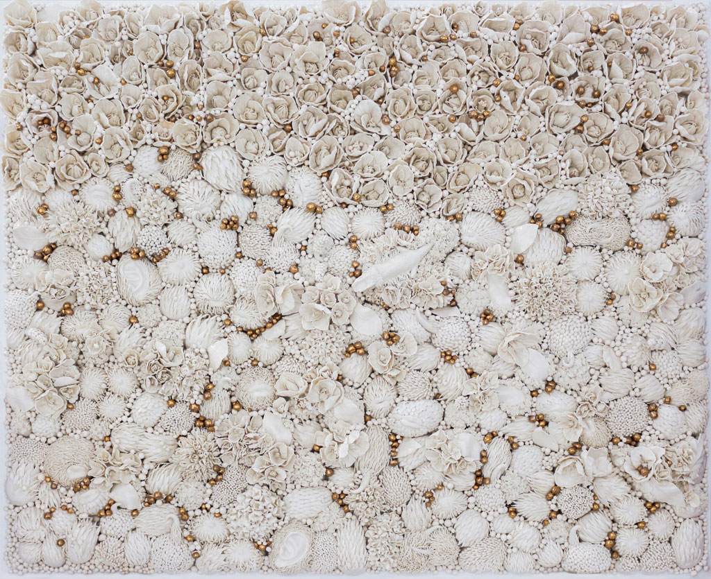 Melis Buyruk, Habitat The Bearded Dragon, 2019, Porcelain and 18k Gold, 120 cm x 145 cm, © Melis Buyruk, Courtesy Melis Buyruk and Leilla Heller Gallery