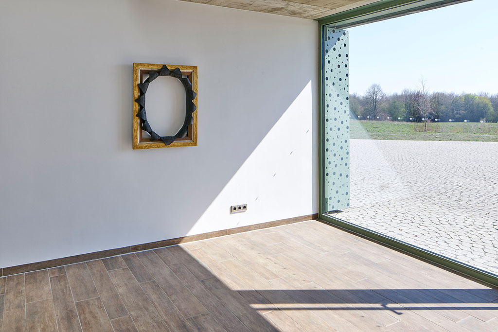 Erinna König, Exhibition view, Skulpturenhalle-Thomas Schütte Foundation, 2020, Courtesy Erinna König and Thomas Schütte Foundation