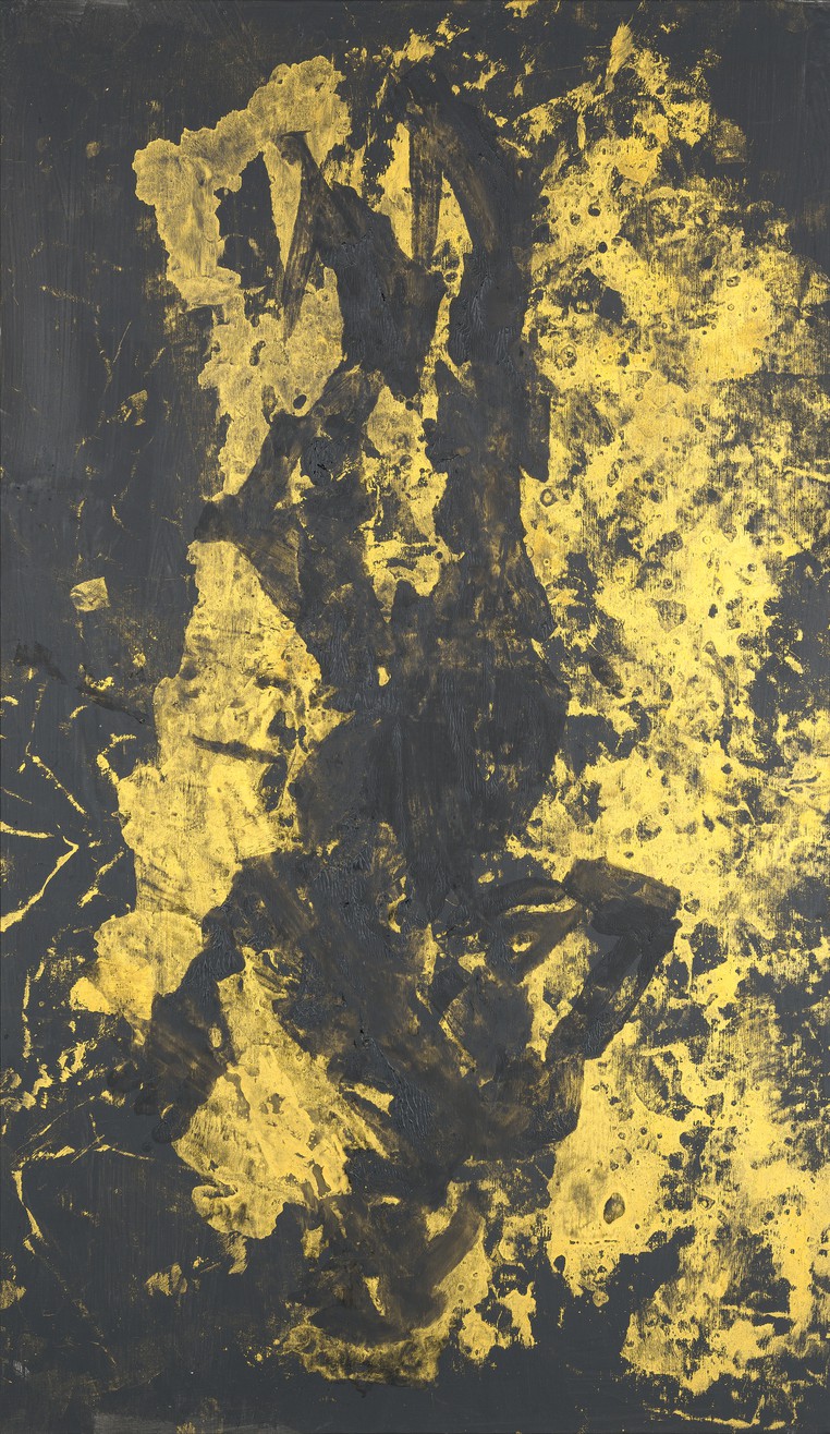 Georg Baselitz, Schatten ist nicht drin, 2019 Oil and painter’s gold varnish on canvas, 300 × 174 cm, Photo: Jochen Littkemann, © Georg Baselitz, Courtesy the artist and Gagosian