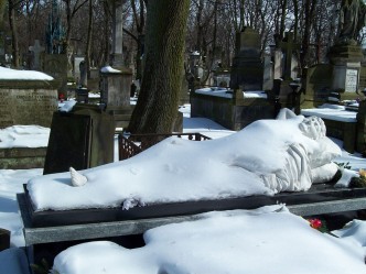 Ingeborg Strobl, Friedhof Warschau, 2013, Color photography. mumok – Museum moderner Kunst Stiftung Ludwig, donation by Ingeborg Strobl, 2017, © Bildrecht, Wien 2020, Photo: Ingeborg Strobl
