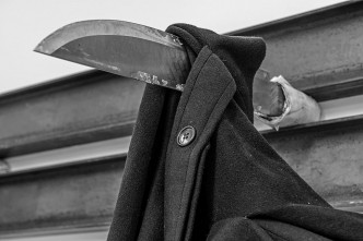 Jannis Kounellis, Untitled, 2014 iron, knives, coats environment dimension Courtesy: Estate of Jannis Kounellis and Galleria Sprovieri, London