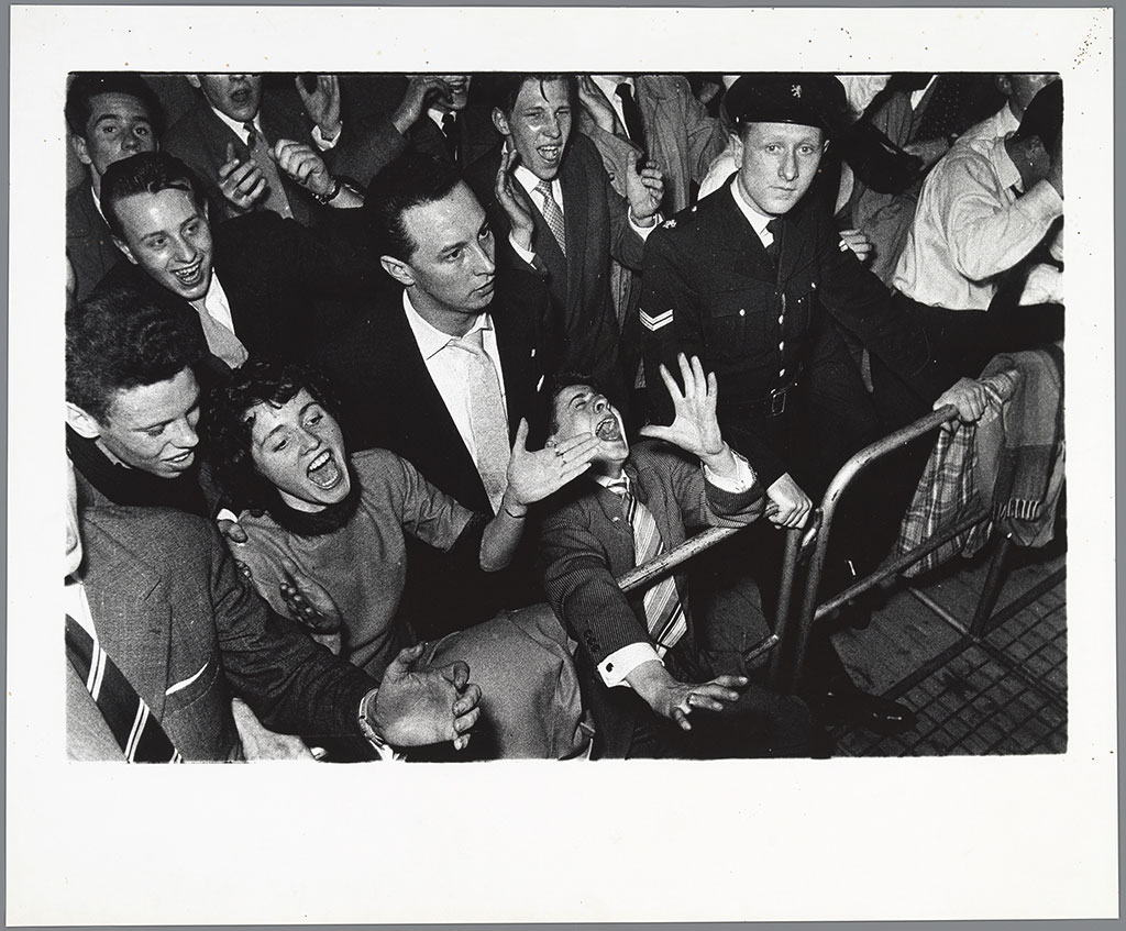 Ed van der Elsken, Visitors of a concert and policeman at a concert of the Lionel Hampton Big Band in the Houtrusthallen in The Hague, 24 March, 1956, Gelatin silver print. Collection Rijksmuseum-Amsterdam, © Ed van der Elsken