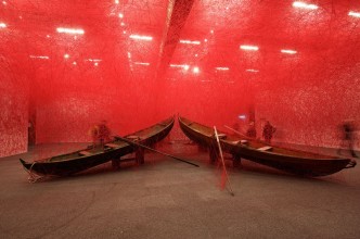Chiharu Shiota, Direction, 2017, Norwegian boats, red wool, Variable dimensions, © Chiharu Shiota, Courtesy the artist and KODE Art Museums and Composer Home