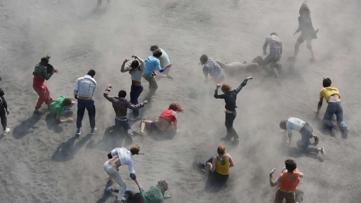 Boris Charmatz/César Vayssié, Levée, 2014, Video, colour, mute, 14:22 Min., Recording : Ruhrtriennale, 23.8.2021, Distribution: [terrain], © Musée de la danse / Same Art – 2014, Photo credit: © César Vayssié