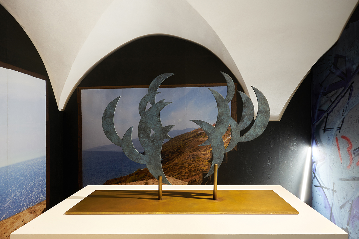 Exhibition view: Giovanni Ozzola invites Kiki Smith, Galleria Continua-San Gimignano, 2021, Courtesy: the artisst and GALLERIA CONTINUA, Photo: OKNO Studio