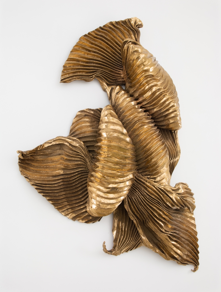 Lynda Benglis, Tonneau, 1992, stainless steel wire mesh, sprayed zinc, bronze, 208.3 x 157.5 x 40.6 cm, © Lynda Benglis / Licensed by VAGA at ARS, New York, Courtesy the artist and Mnuchin Gallery