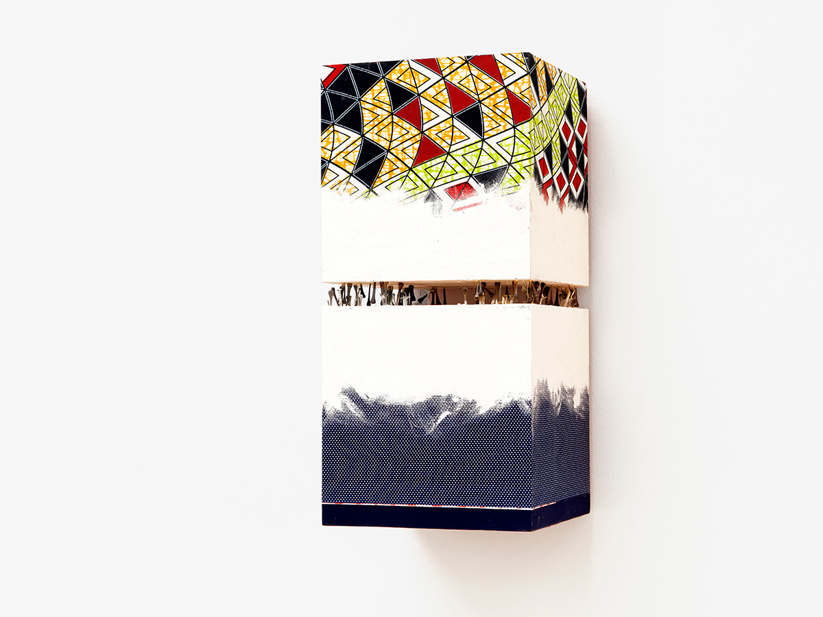 Remy Jungerman, Transistion NKISI, cotton textile, kaolin (pimba), nails, yarn, wood, 84 x 42 x 40 cm, 2015. Kunstmuseum Den Haag - acquisition with support of Mondriaan Fonds. Photography Aatjan Renders