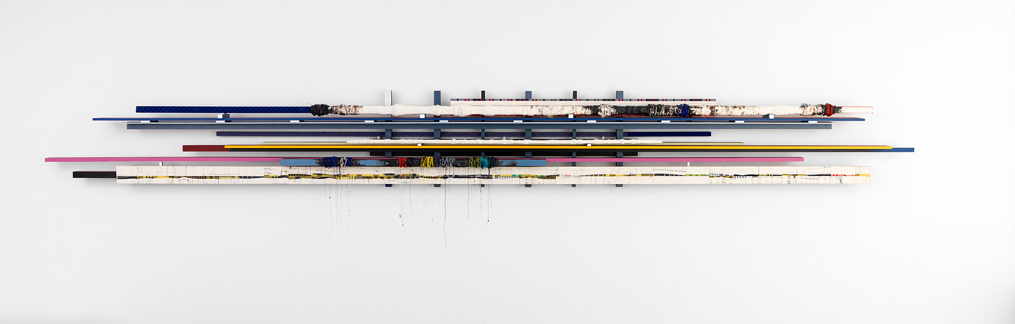 Remy Jungerman, Horizontal Obeah BAKABUSI, cotton textile, kaolin (pimba), tar, beads, nails, yarn, acrylic, wood, 360 x 65 x 18 cm, 2020. Courtesy the artist and Galerie Ron Mandos. Photography Aatjan Renders