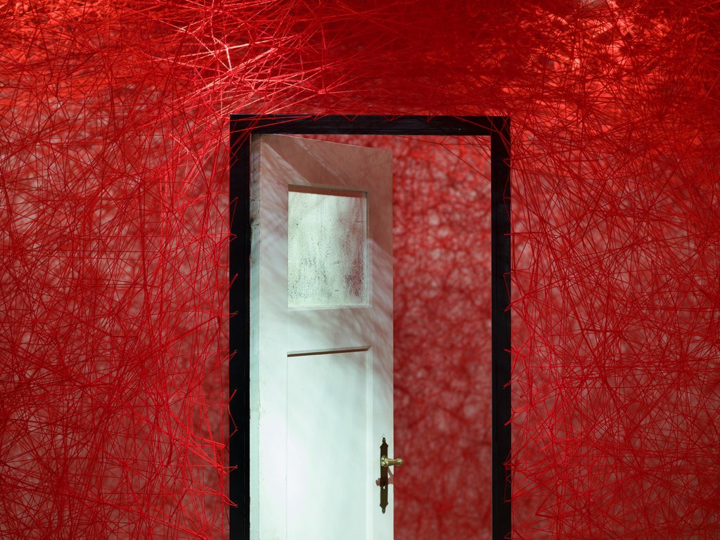 Chiharu Shiota, Tracing Boundaries, 2021. © Paula Virta / EMMA – Espoo Museum of Modern art