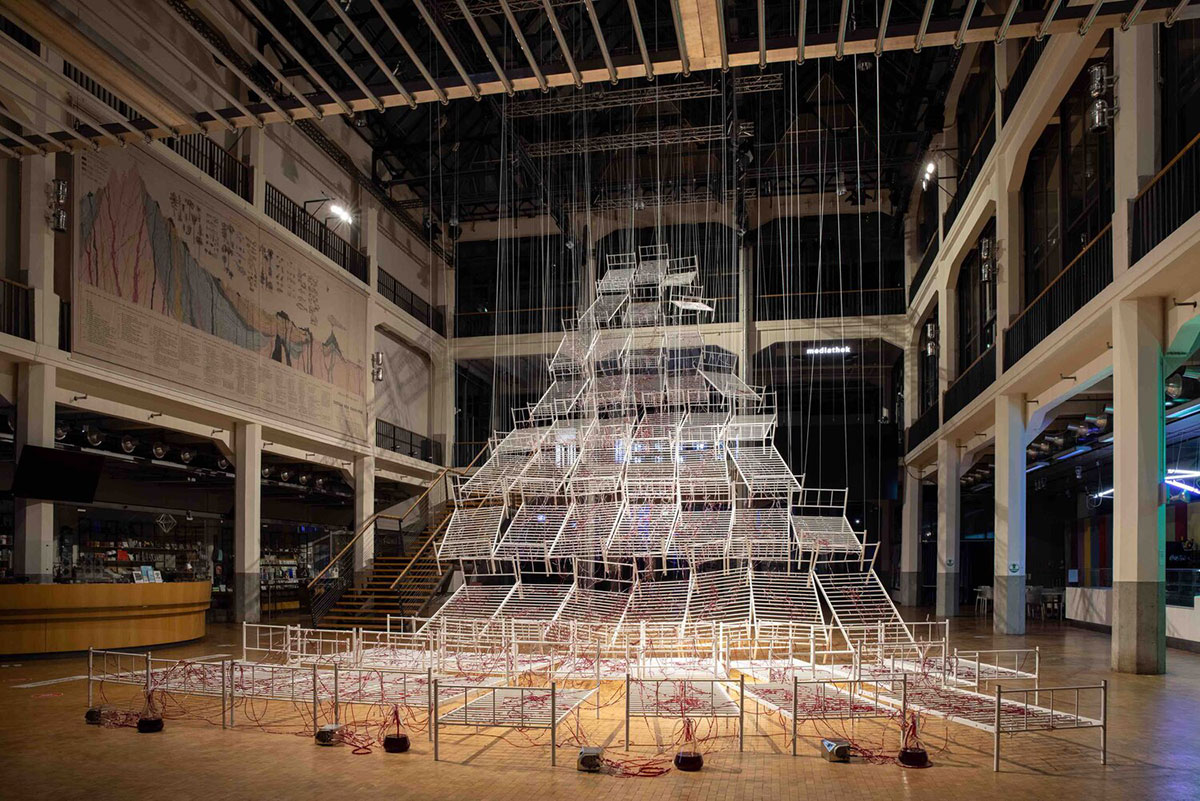 Chiharu Shiota-Connected to Life