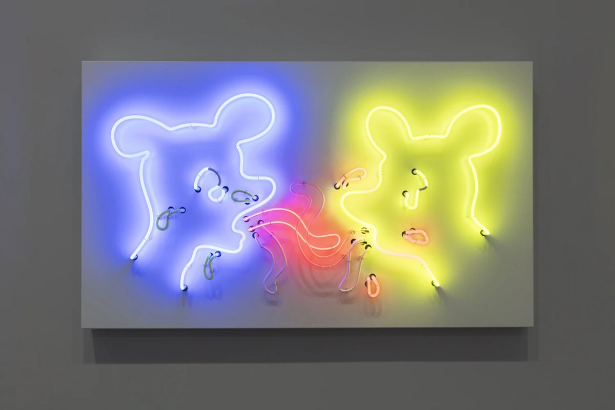 Simon Fujiwara, Double Tongue Pokey Poke for Who? I, 2021, Neon tubing, 89 x 151 cm, Photo © Andrea Rossetti, © Simon Fujiwara, Courtesy the artist and Esther Schipper Gallery