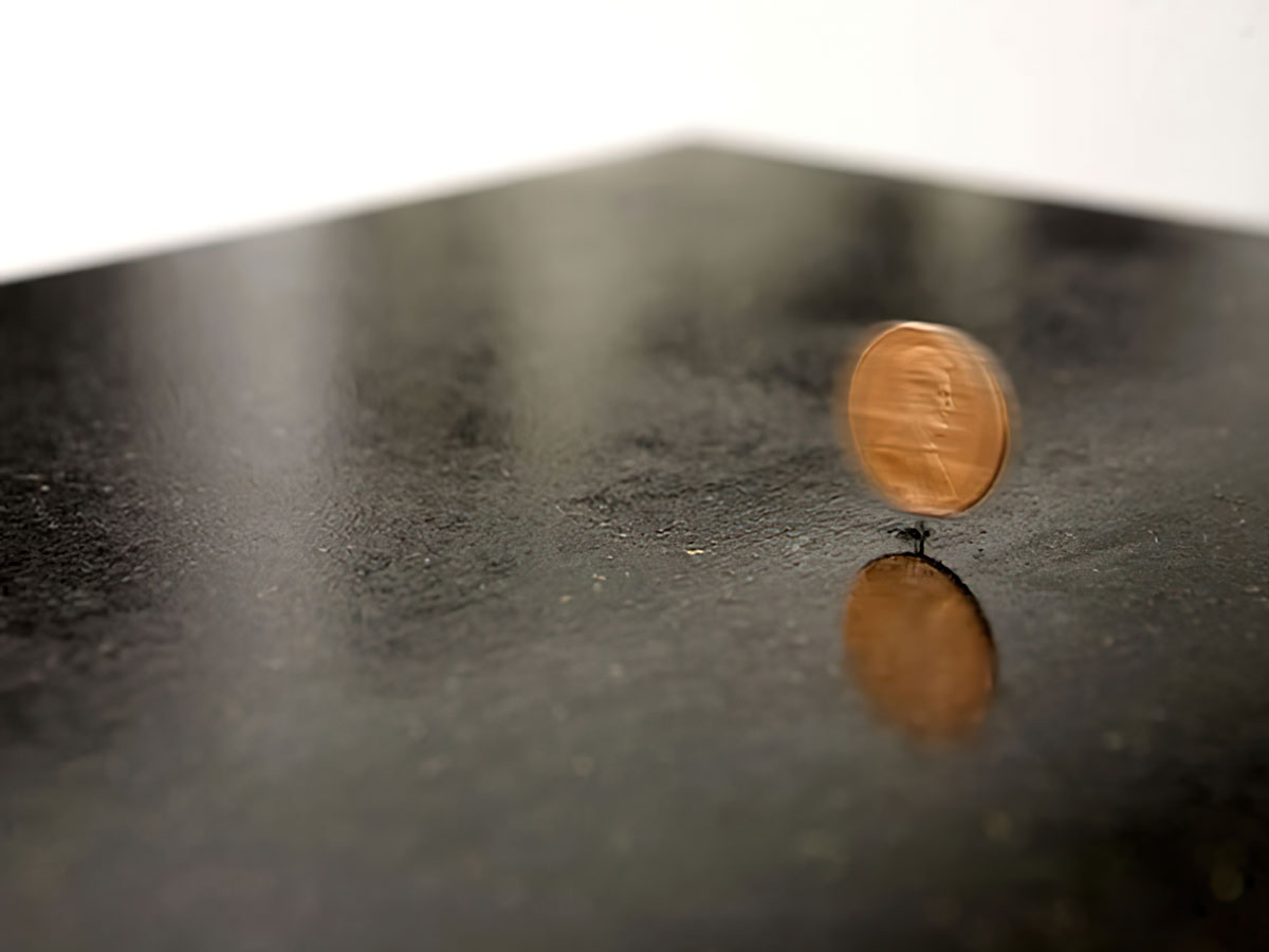 Camille Norment, Juke, 2008-2009, Kinetic sculpture, 2008 U.S. Penny, mechanical components, 30 x 30 x 112 cm, © & Courtesy Camille Norment