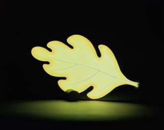 Andrea Branzi, Foglia Lamp, 1988, Electroluminescent sheet, 25 cm × 45 cm, Paris, Center Pompidou, National Museum of Modern Art © Adagp, Paris, 2021, © Center Pompidou, MNAM-CCI/Jean-Claude Planchet/Dist. NMR-GP