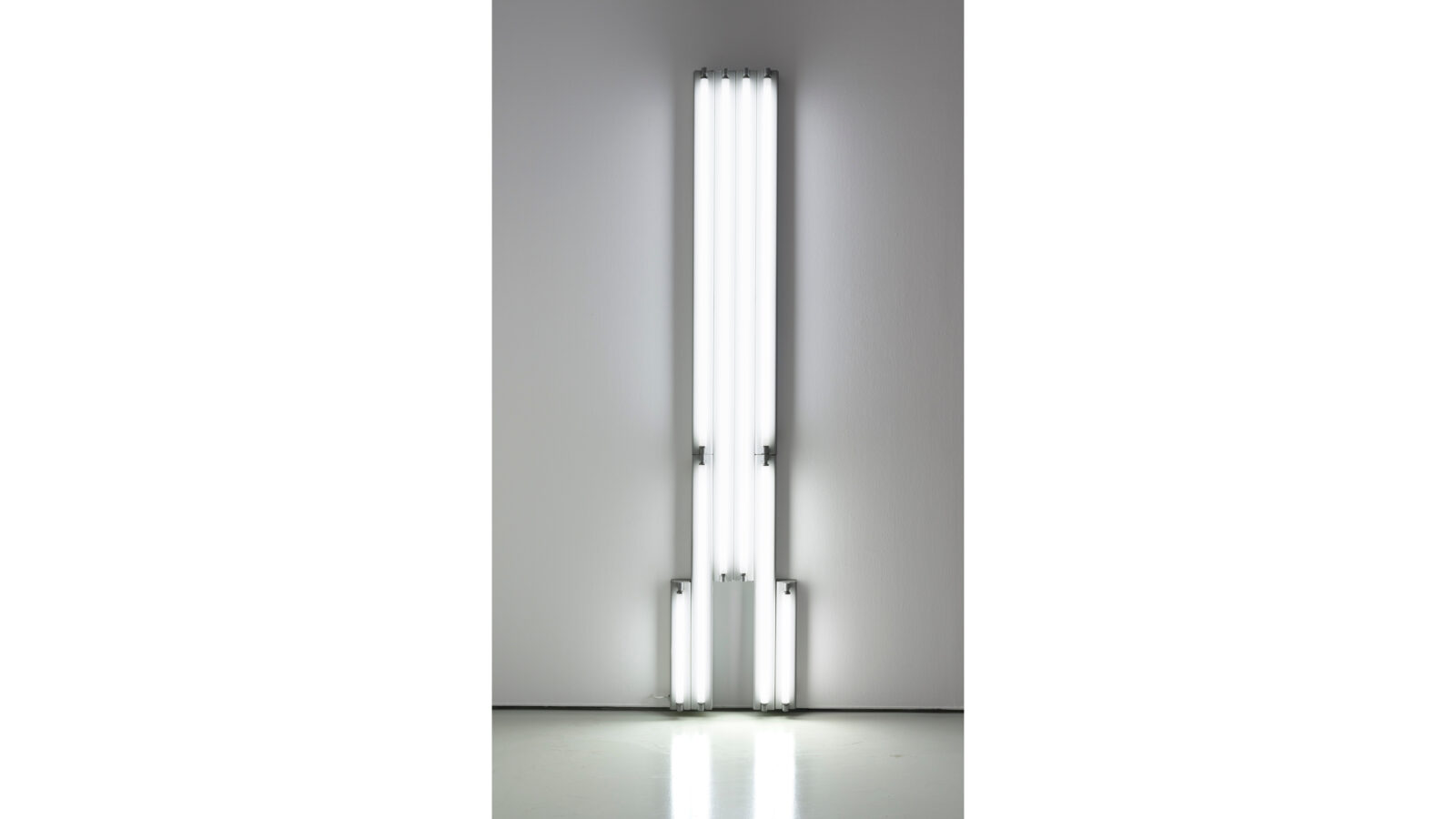 Exhibition view: Dan Flavin, Epiphanies, Collection Lambert, Avignon, 2022, © ADAGP, Paris 2022 / photo / David Giancatarina