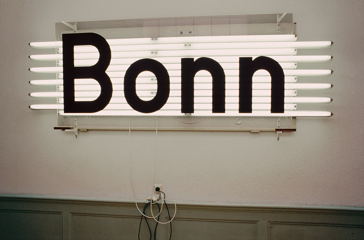 Reinhard Mucha, Untitled (Bonn), 1983, 4 shelf angles, fibre-reinforced adhesive tape, 2 profiled wood sections, alkyd resin paint painted on the reverse side of float glass, 24 fluorescent lamps, electric cable with double coupling and plugs, cable drum, door leaf with fittings paint, wood (found item), 113×270×31cm, Herbert Foundation, Ghent, © muchaArchive / VG Bild-Kunst, Bonn 2022