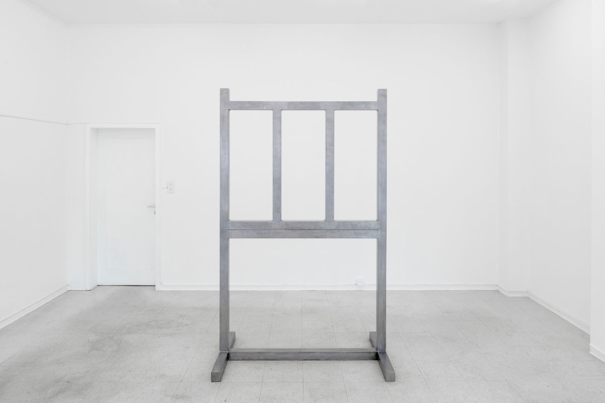 Kelly Tissot, Blushing and bruising, 2021, Steel, 220 x 135 x 75 cm, Bleached Clearing, 2021, Amore, Basel (CH). Photo: Guillaume Python