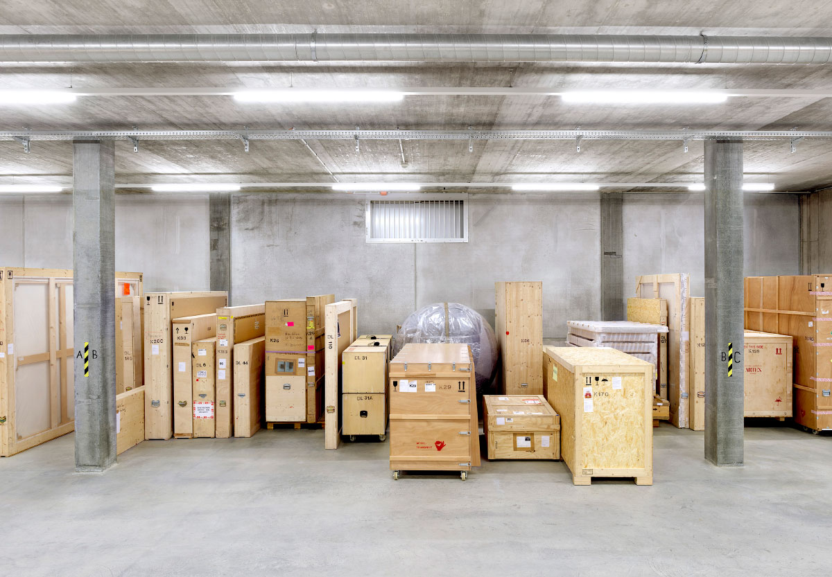 Candida Höfer, Kunstmuseum Liechtenstein Kunstdepot Schaanwald I 2021, C-Print, 184 × 246 cm © Candida Höfer, Cologne / 2022, Pro Litteris, Zurich