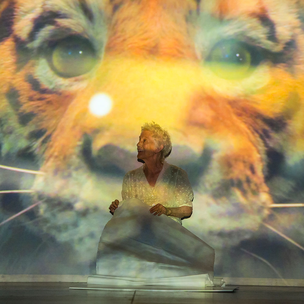 Joan Jonas, They Come to Us without a Word II, performance at Teatro Piccolo Arsenale, Venice, 2015, Photo by Moira Ricci, © Joan Jonas / VG Bild-Kunst, Bonn 2022