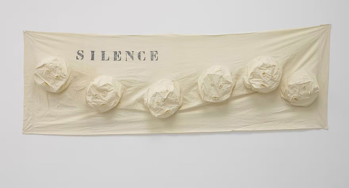 Nicola L., Silence, 1972, cotton and black marker, 90 x 260 x 15 cm, Collection: Collection M HKA / Collection Flemish Community