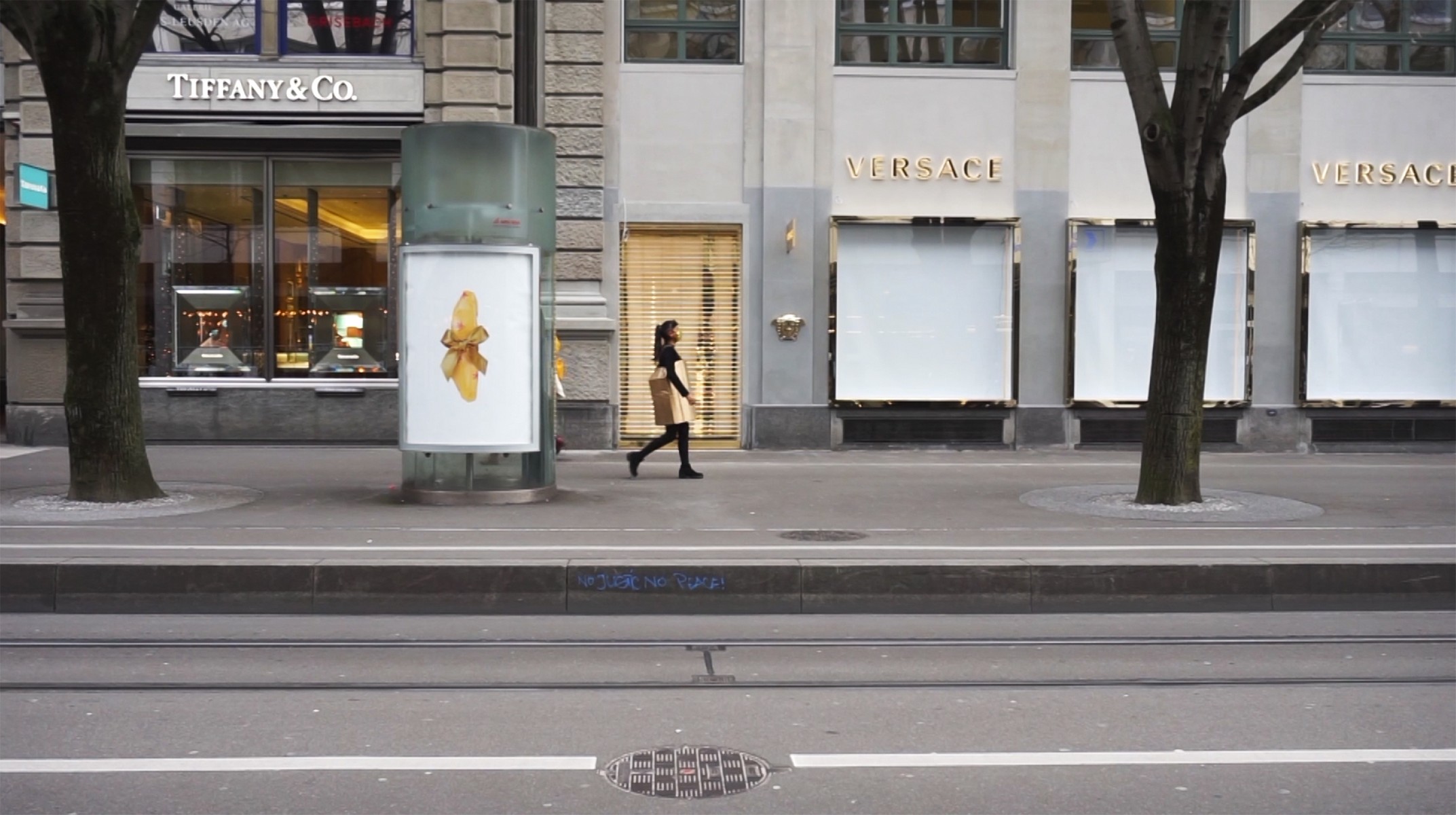 Paula Baeza Pailamilla, Still of the video performance Cartonier, Zurich, 2020, © Paula Baeza Pailamilla, Camera: José Cáceres