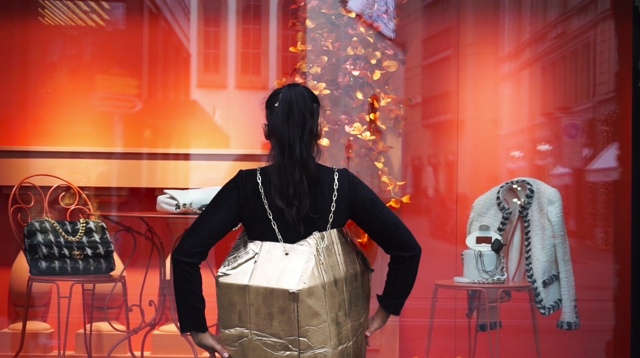 Paula Baeza Pailamilla, Still of the video performance Cartonier, Zurich, 2020, © Paula Baeza Pailamilla, Camera: José Cáceres