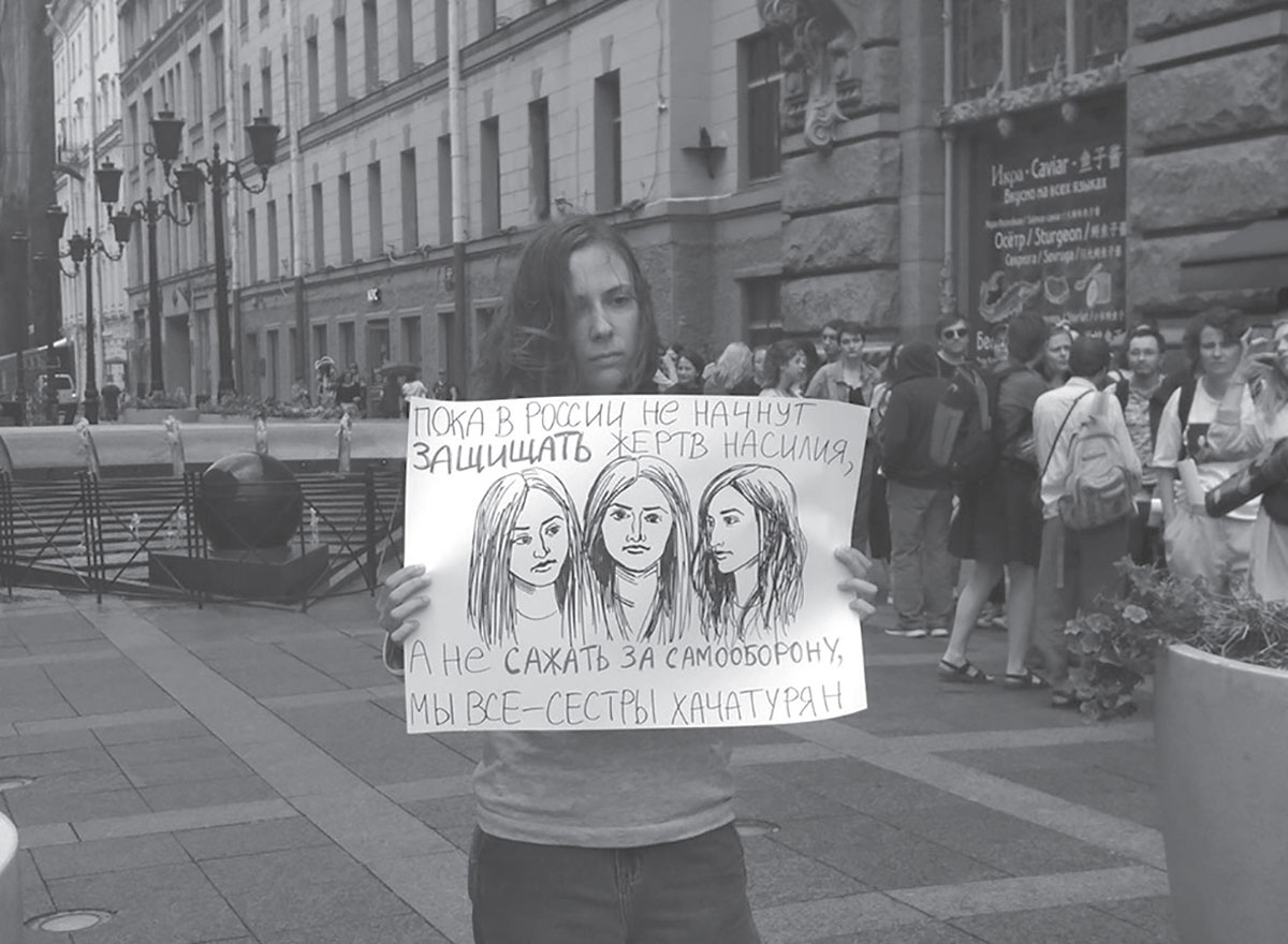 Photo of a protester in St. Petersburg in support of the “Khachaturyan Sisters”