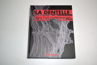 La Dentelle, Un Dimanche Après-midi Editions