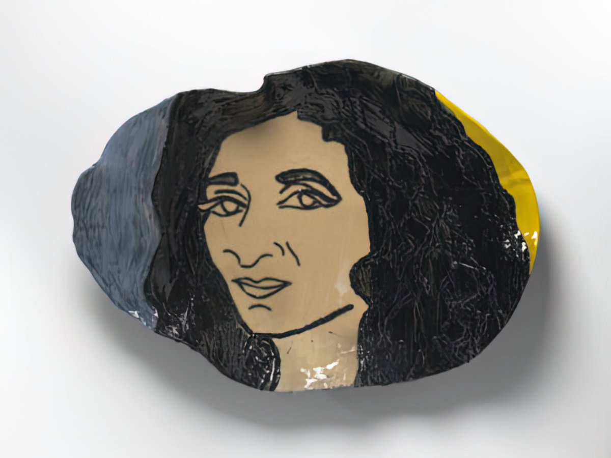 Ghada Amer, Self-Portrait in Blue and Yellow, 2014 Stoneware with porcelain inlays and porcelain slip. Collection of the artist, New York (USA) © Ghada Amer, photo: Christopher Burke Studios