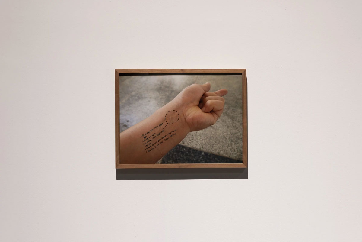 Shiu Jin, Directions for Performer, 2014, photograph, Digital C-print, 37 × 50 cm, © Shiu Jin, Courtesy the artist and Nam June Paik Art Center