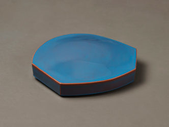Richard Deacon, Made Of This #4, 2023, Glazed ceramic, 11.5 x 36 x 37.5 cm (4.53 x 14.17 x 14.76 in), © Richard Deacon, Courtesy the artist and Thaddaeus Ropac Gallery