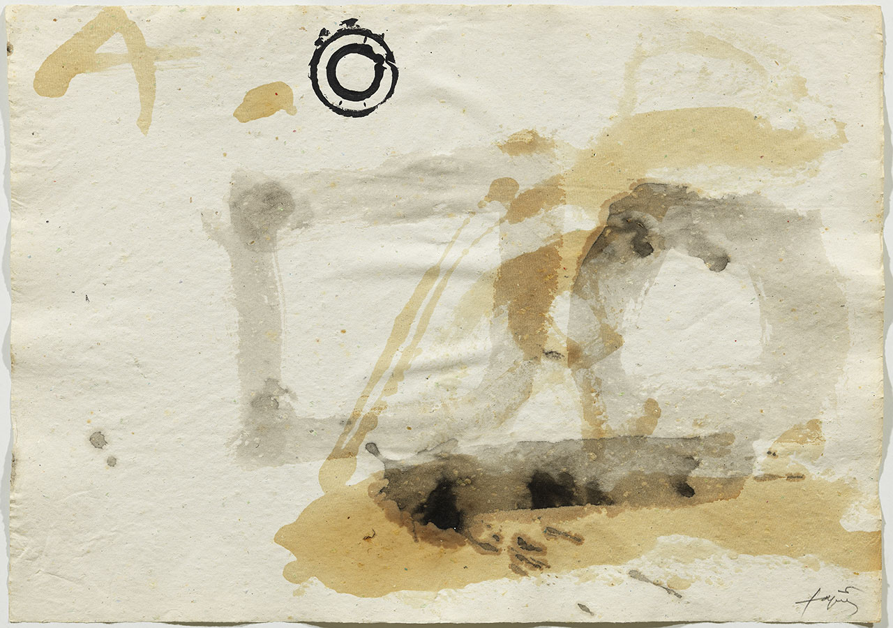 Antoni Tàpies, Recordant Sengai, 1979, Paint, ink and varnish on wrapping paper, 36 x 51 cm, Private Collection, Barcelona, © Comissió Tàpies / Vegap. De la fotografia: FotoGasull