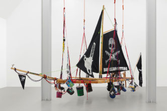 Andrea Bowers, Radical Feminist Pirate Ship Tree Sitting Platform, 2013 Recycled wood, rope, carabiners, 203 x 749 x 152 cm Collection Mudam Luxembourg, Donation 2023 – Gaby and Wilhelm Schürmann with the support of the members of the Cercle des collectionneurs du Mudam Luxembourg. View of the exhibition “Andrea Bowers. Light and Gravity”, Weserburg Museum für modern Kunst, Bremen, 28 September, 2019 – 23 February, 2020, © Photo : Tobias Hübel